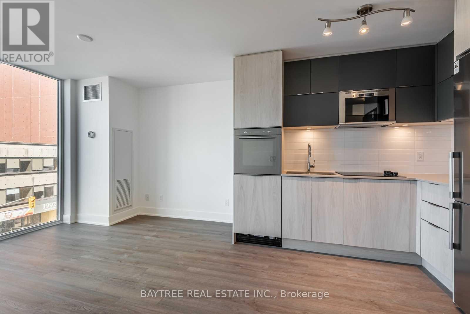 424 - 1 BELSIZE DRIVE, Toronto (Mount Pleasant West)