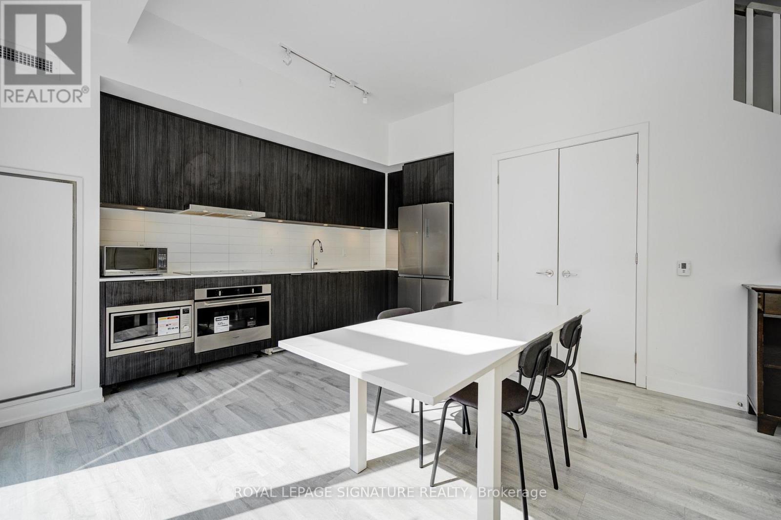 12 Olympic Garden Drive, Toronto, Ontario  M2N 0B9 - Photo 2 - C13566284