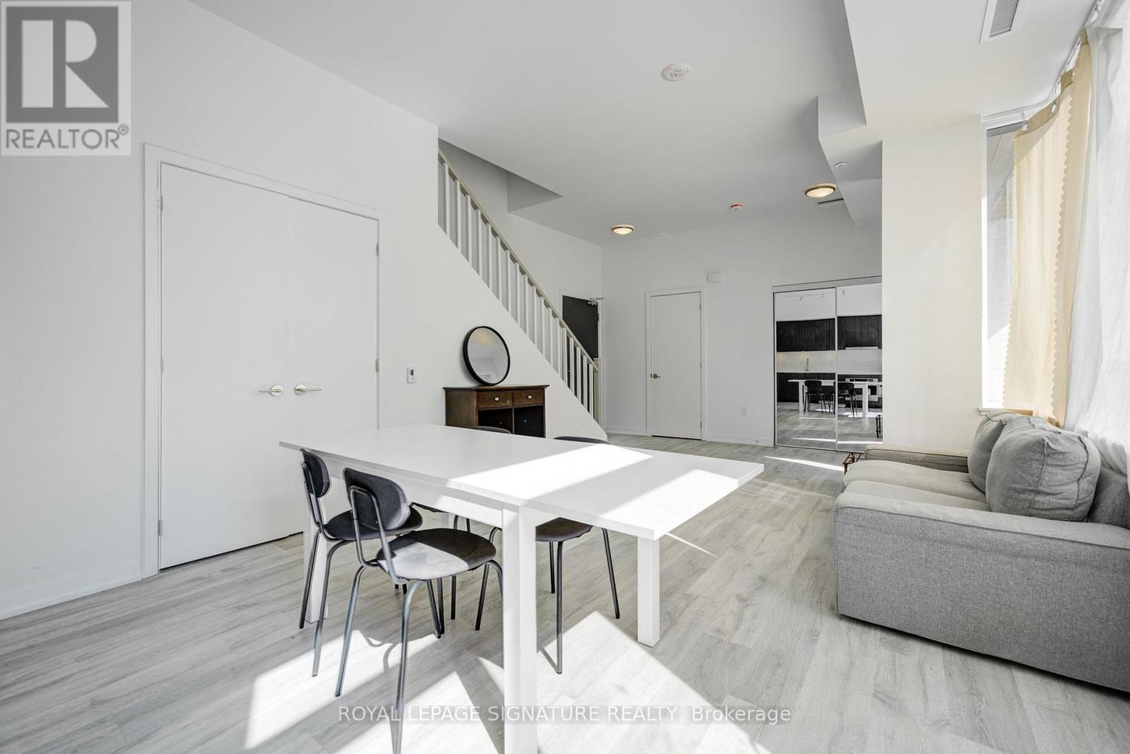 12 Olympic Garden Drive, Toronto, Ontario  M2N 0B9 - Photo 3 - C13566284