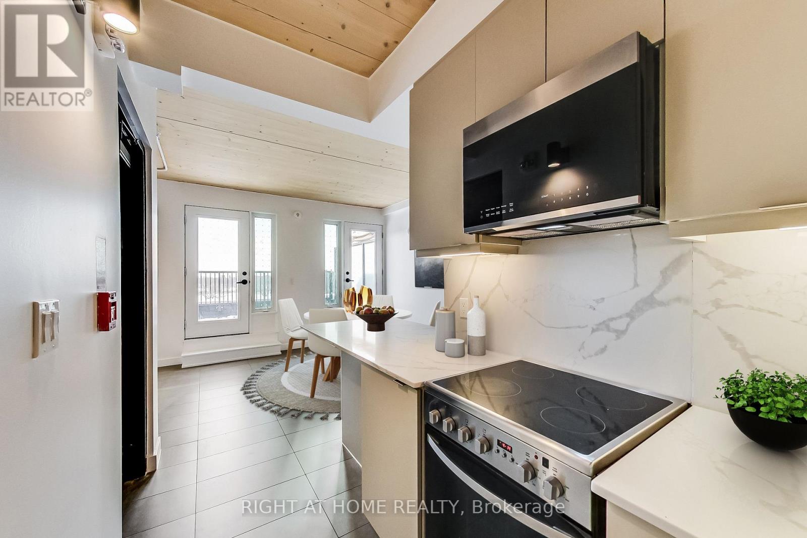 Ph - 1602 Queen Street E, Toronto, Ontario  M4L 1G2 - Photo 10 - E13565920