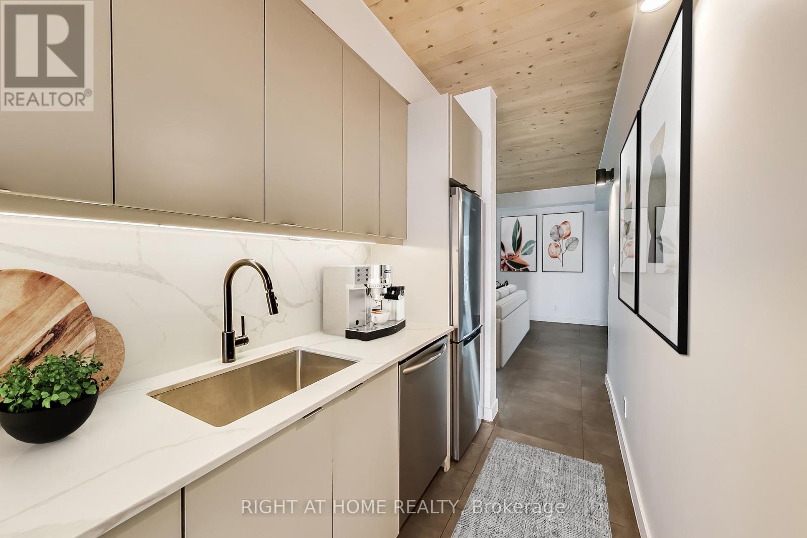 Ph - 1602 Queen Street E, Toronto, Ontario  M4L 1G2 - Photo 11 - E13565920