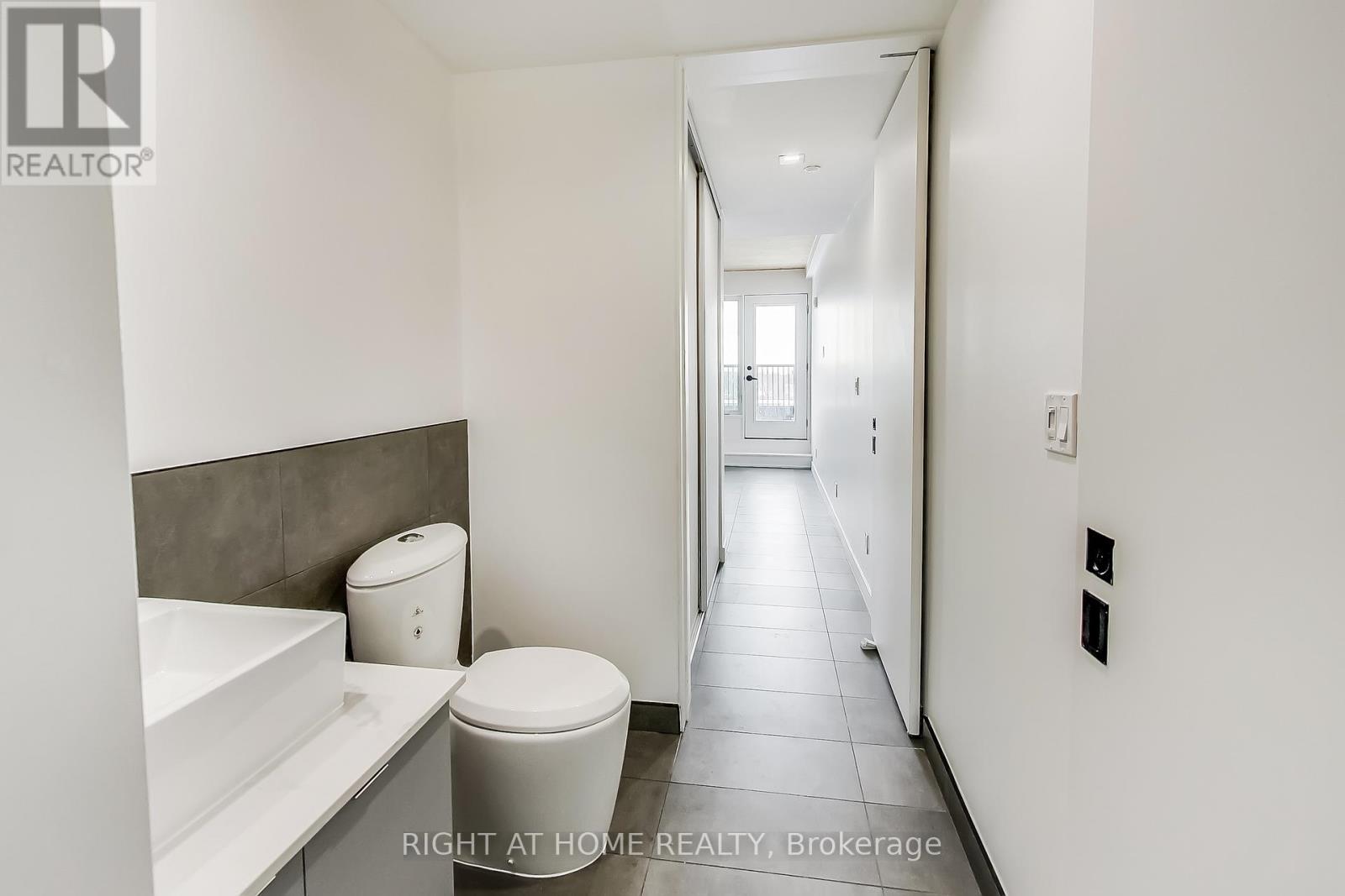Ph - 1602 Queen Street E, Toronto, Ontario  M4L 1G2 - Photo 12 - E13565920