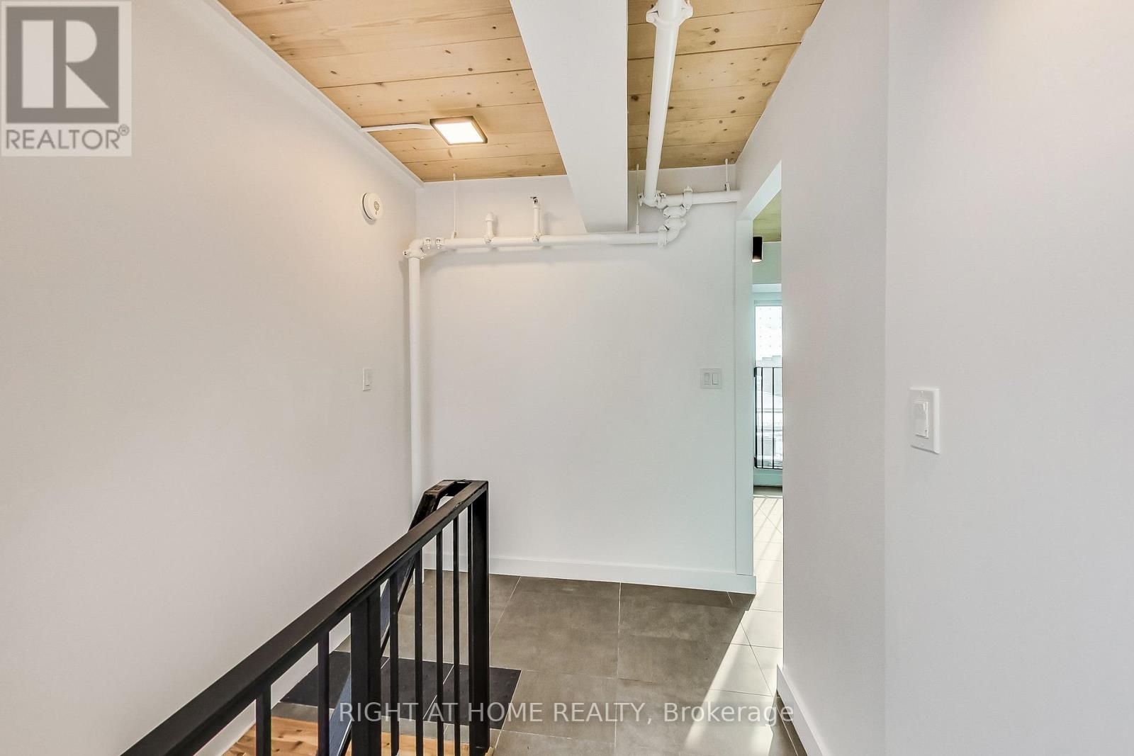 Ph - 1602 Queen Street E, Toronto, Ontario  M4L 1G2 - Photo 14 - E13565920