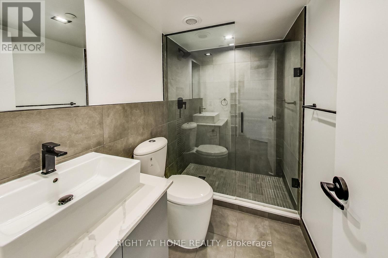 Ph - 1602 Queen Street E, Toronto, Ontario  M4L 1G2 - Photo 20 - E13565920