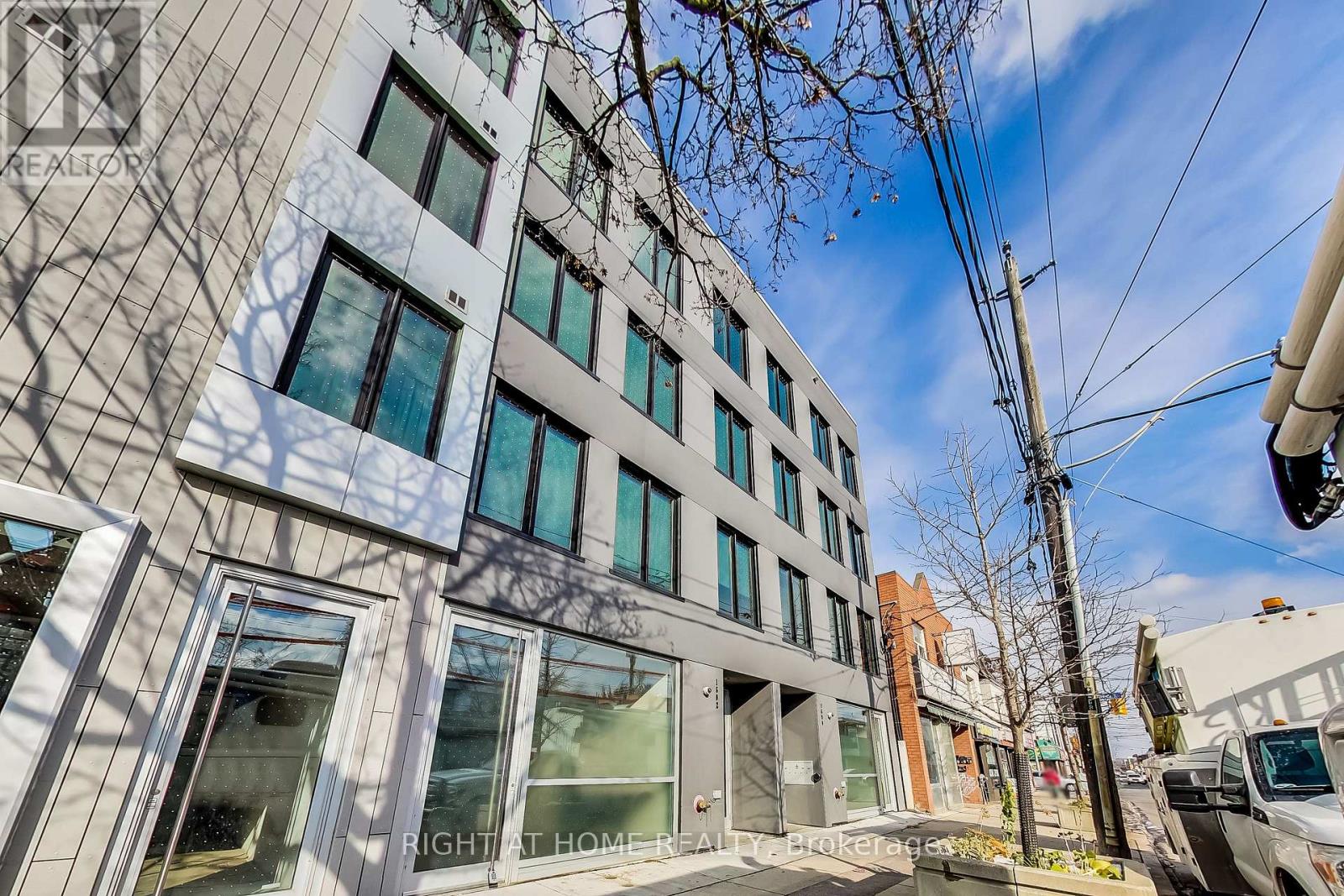 Ph - 1602 Queen Street E, Toronto, Ontario  M4L 1G2 - Photo 4 - E13565920