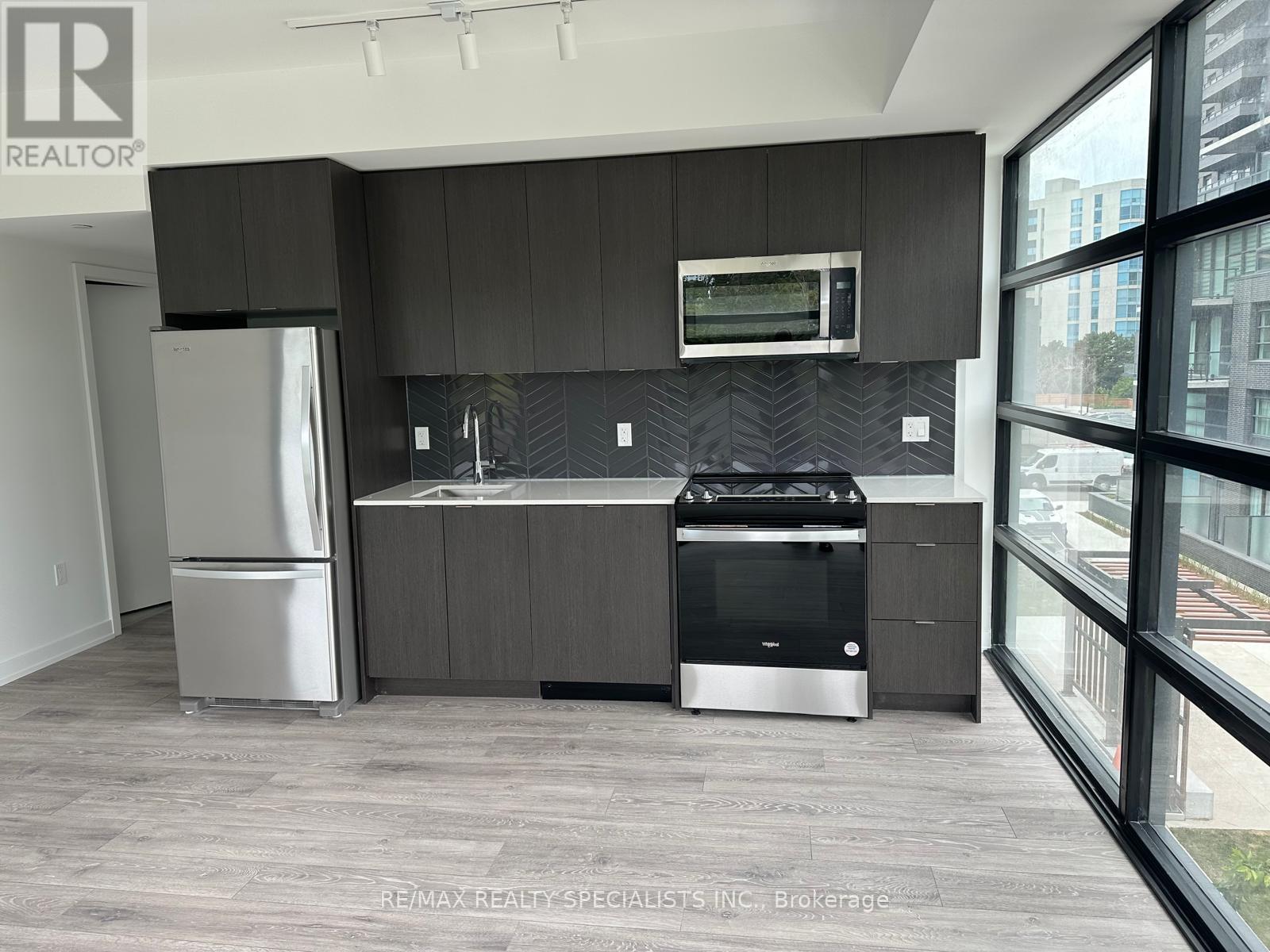 328 - 1614d Charles Street N, Whitby, Ontario  L1N 0P4 - Photo 2 - E13566032