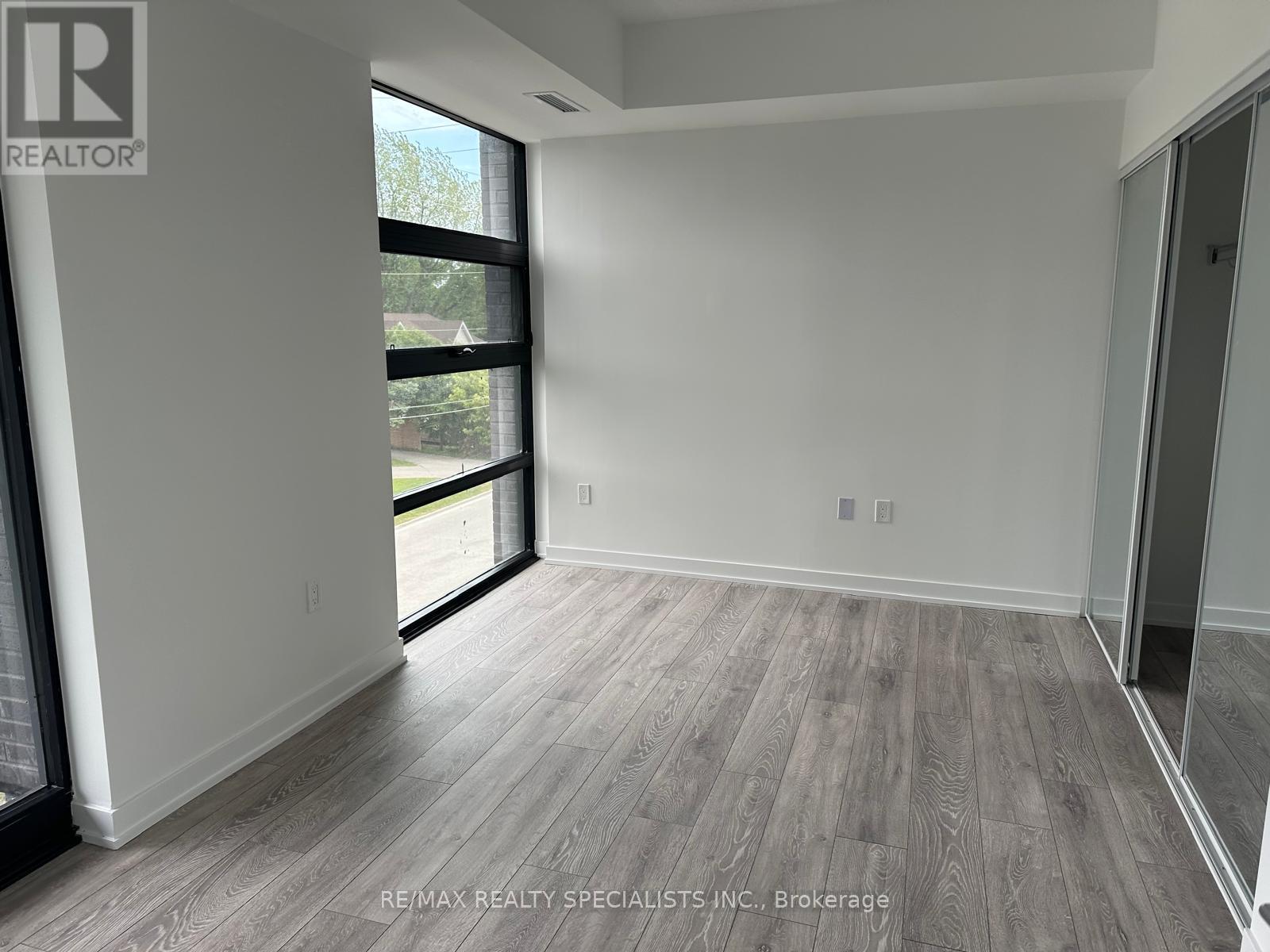 328 - 1614d Charles Street N, Whitby, Ontario  L1N 0P4 - Photo 5 - E13566032