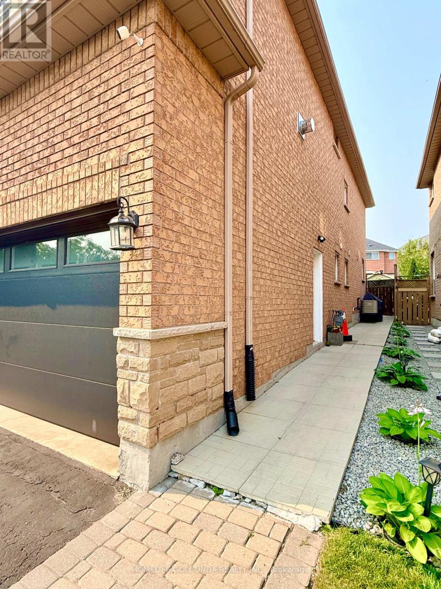 34 Linda Margaret Crescent N, Richmond Hill (Devonsleigh), Ontario  L4S 2B6 - Photo 2 - N13566298