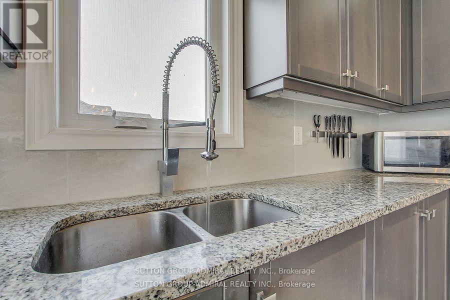 Rent 26 Oakmont Avenue, Oro-Medonte, Ontario  L0L 2L0 - Photo 13 - S13566086