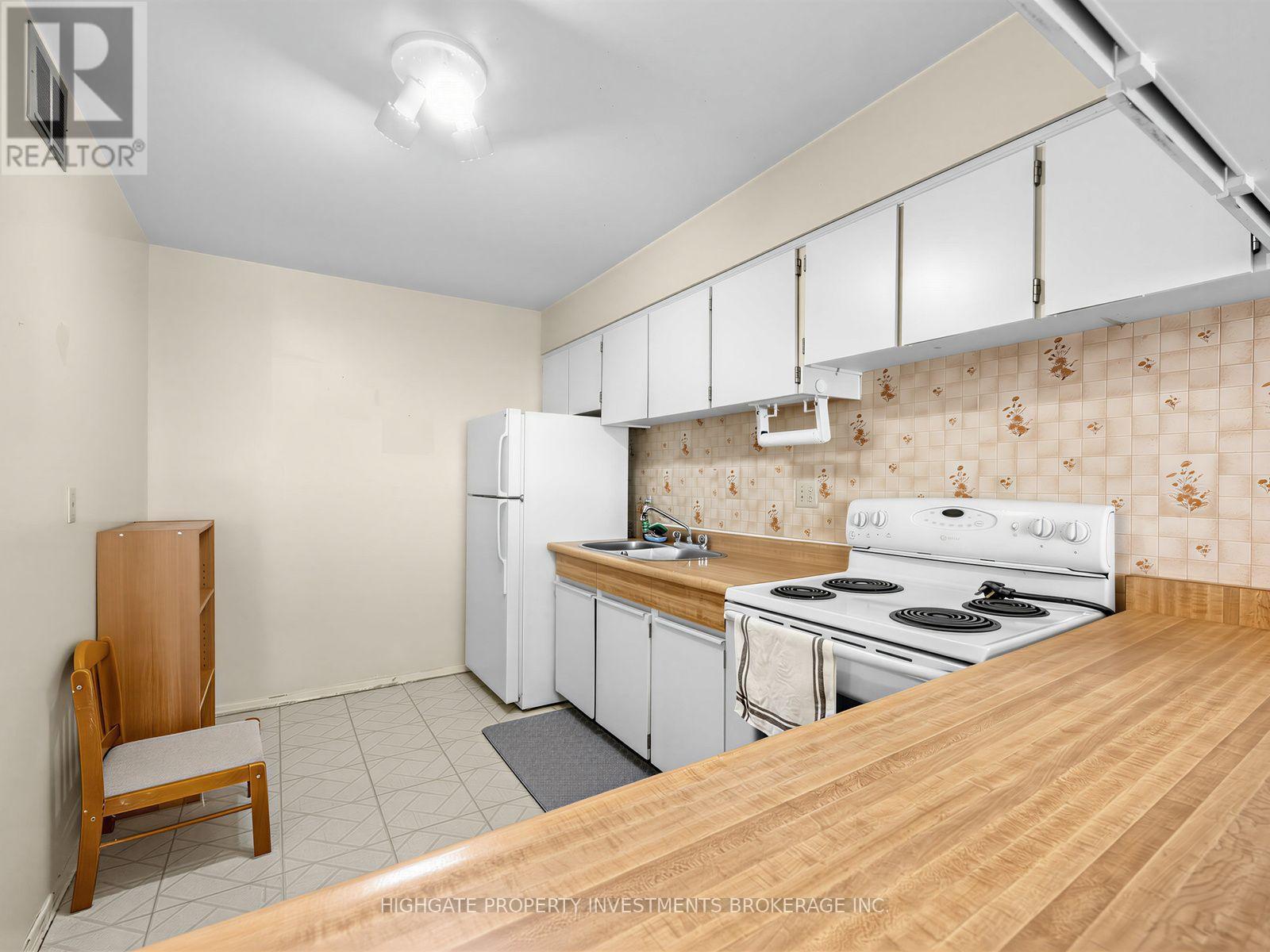 605 - 10 Martha Eaton Way, Toronto, Ontario  M6M 5B3 - Photo 18 - W13566030