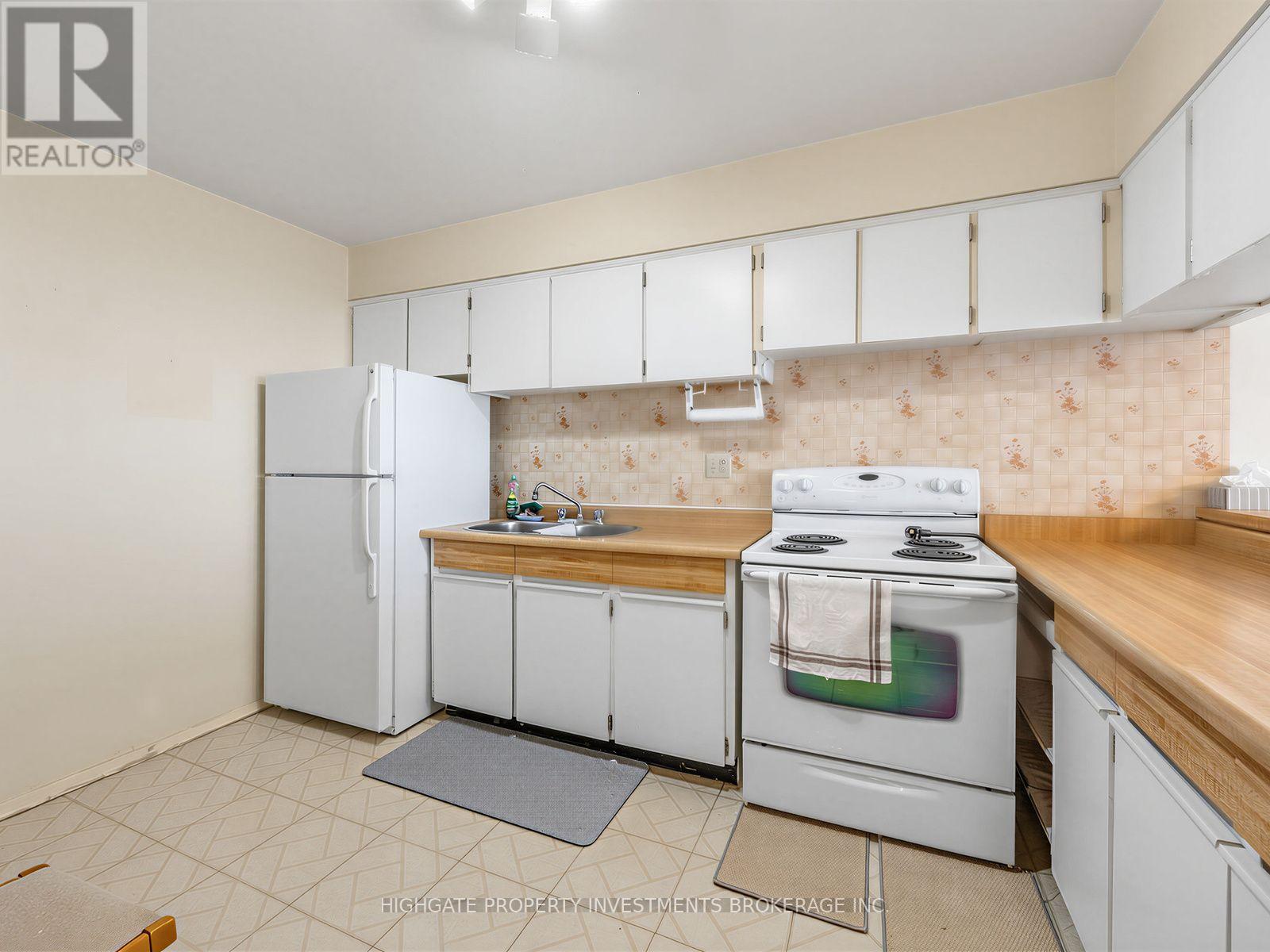 605 - 10 Martha Eaton Way, Toronto, Ontario  M6M 5B3 - Photo 3 - W13566030