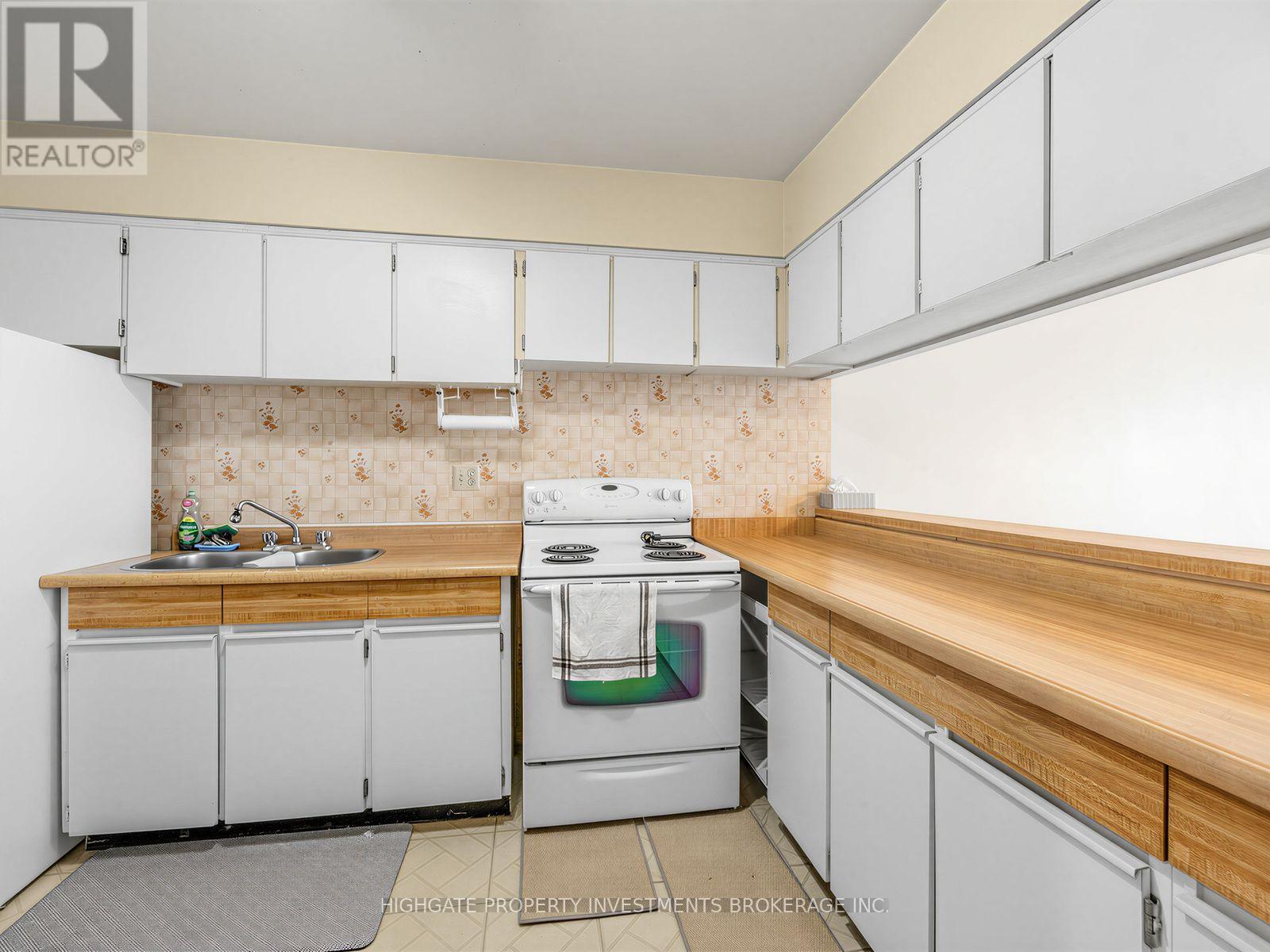 605 - 10 Martha Eaton Way, Toronto, Ontario  M6M 5B3 - Photo 4 - W13566030
