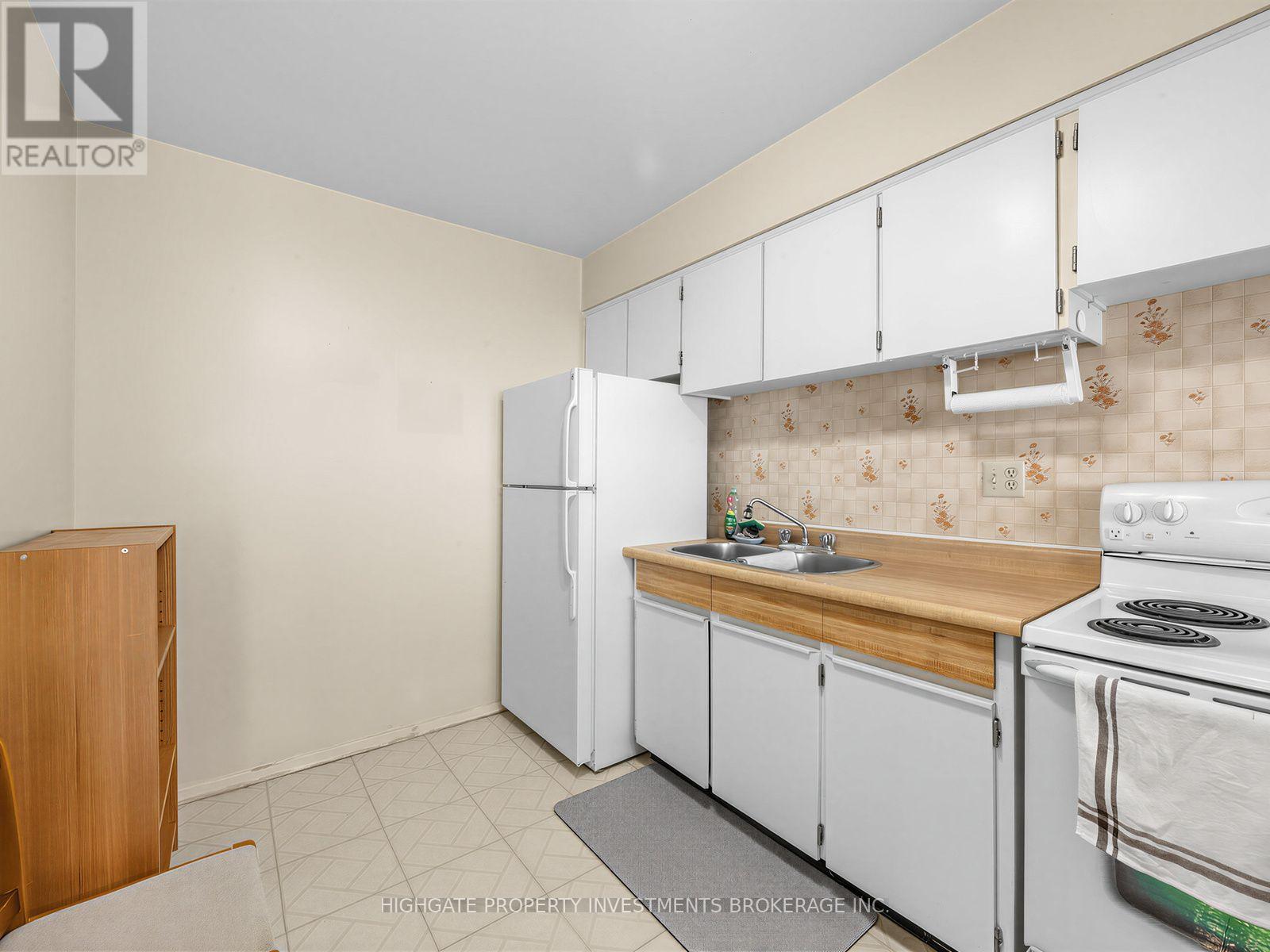 605 - 10 Martha Eaton Way, Toronto, Ontario  M6M 5B3 - Photo 5 - W13566030