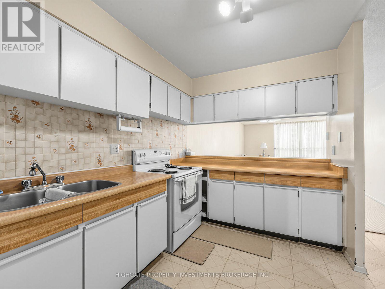 605 - 10 Martha Eaton Way, Toronto, Ontario  M6M 5B3 - Photo 6 - W13566030