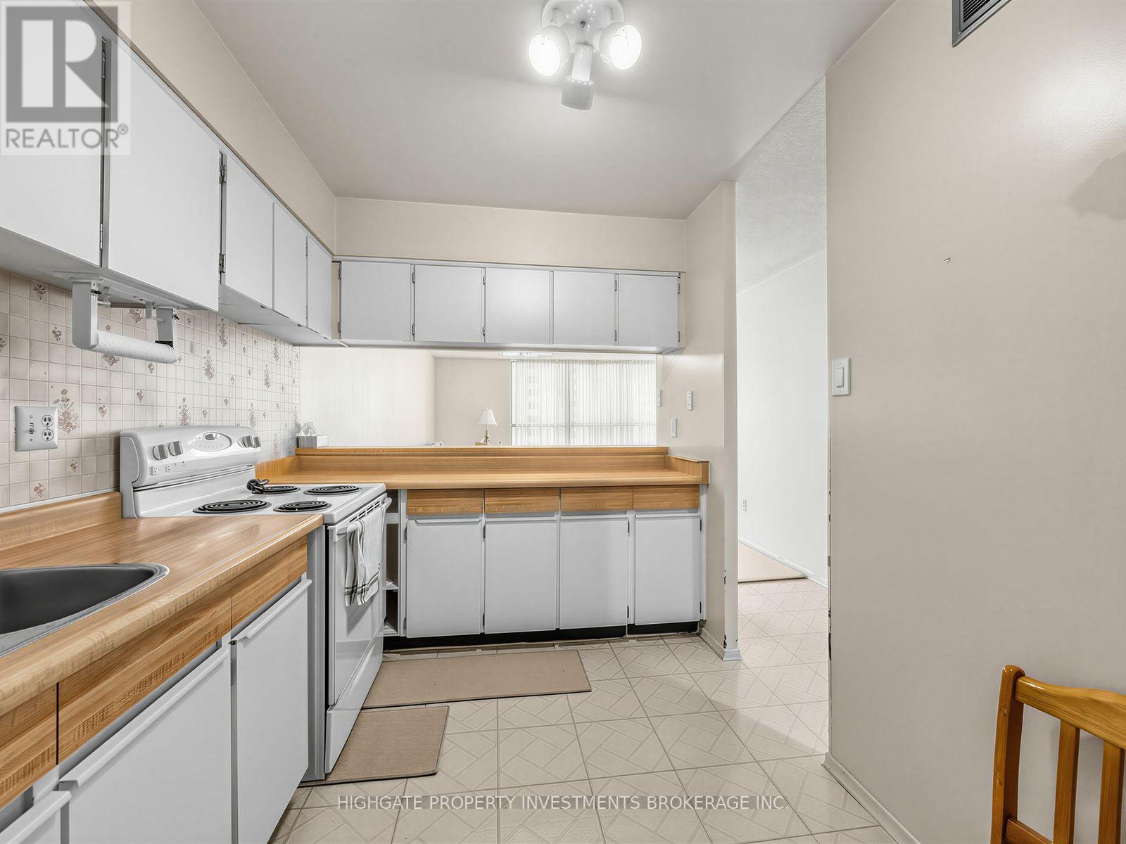 605 - 10 Martha Eaton Way, Toronto, Ontario  M6M 5B3 - Photo 7 - W13566030