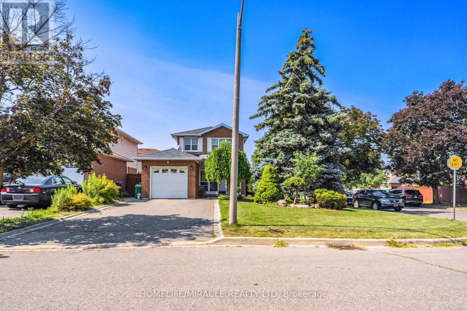 64 Aurora Place, Brampton, Ontario  L6Z 2A8 - Photo 2 - W13566056