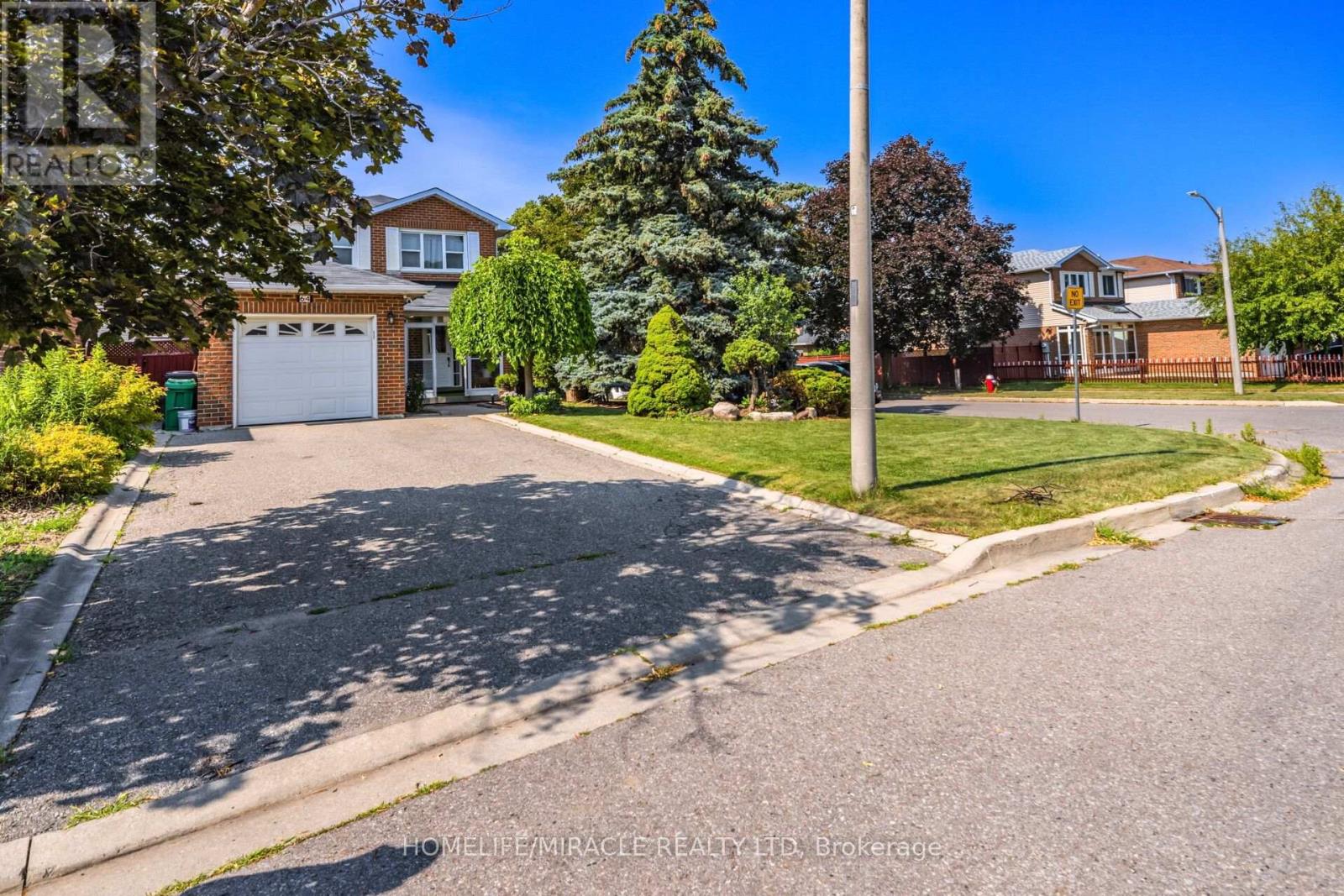 64 Aurora Place, Brampton, Ontario  L6Z 2A8 - Photo 3 - W13566056