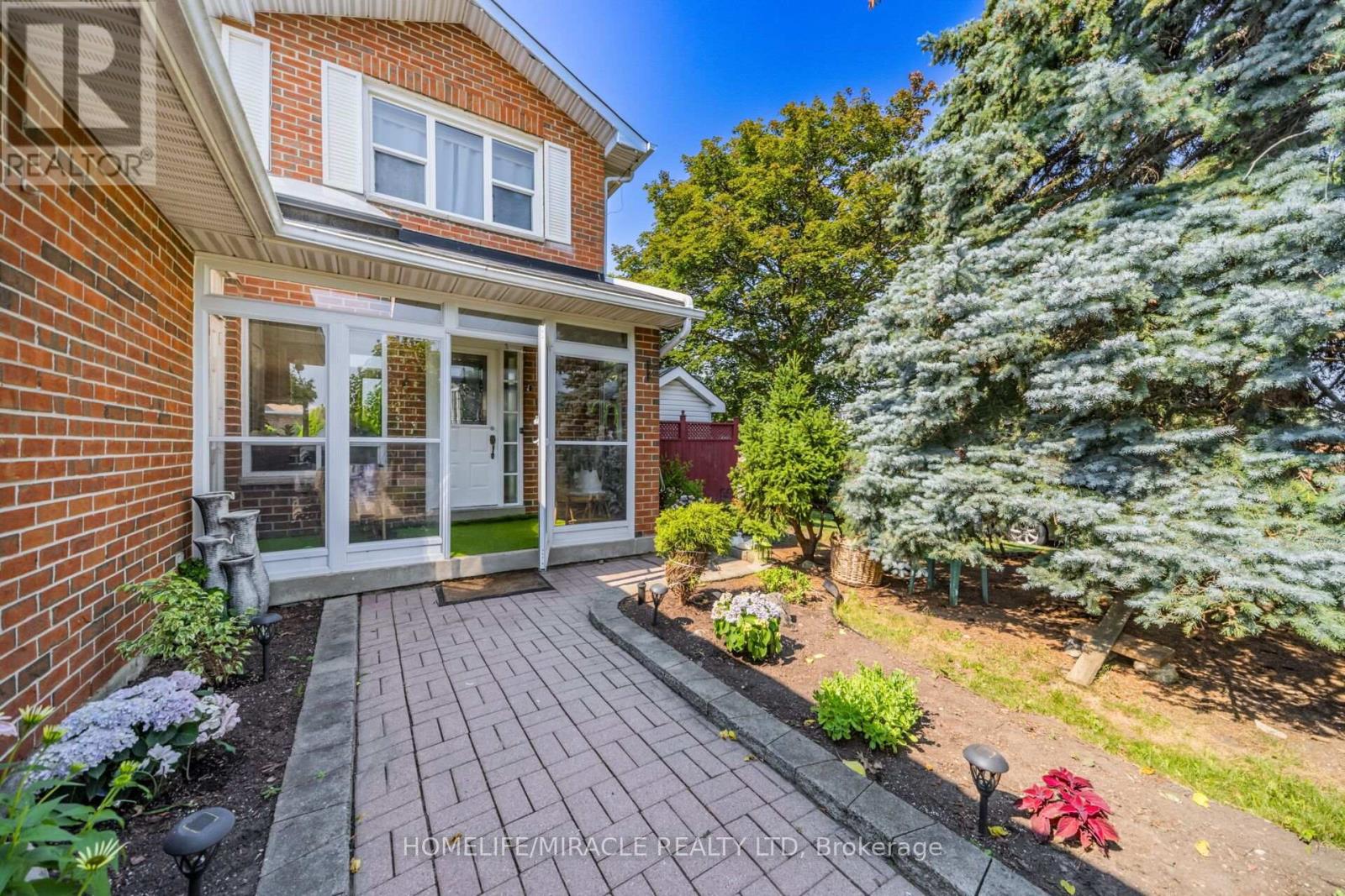 64 Aurora Place, Brampton, Ontario  L6Z 2A8 - Photo 4 - W13566056