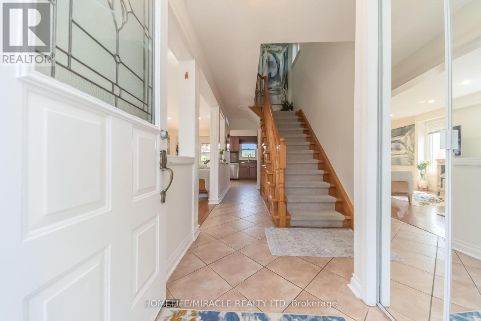 64 Aurora Place, Brampton, Ontario  L6Z 2A8 - Photo 6 - W13566056