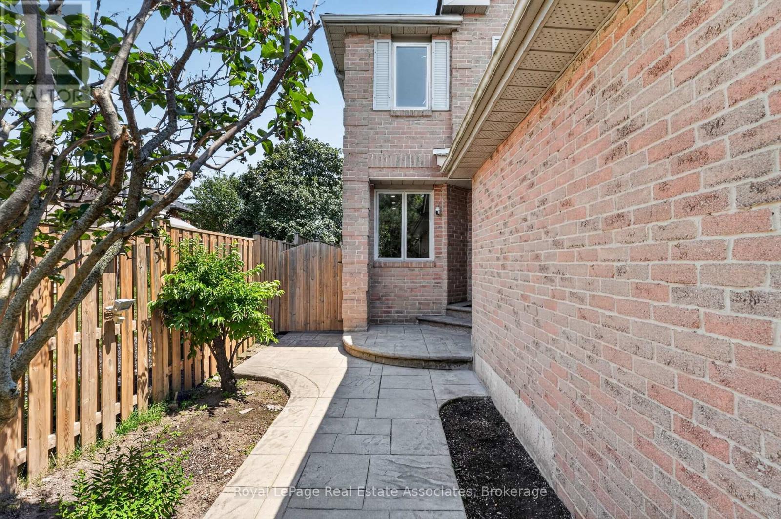 3346 Chartrand Crescent, Mississauga, Ontario  L5L 4C5 - Photo 2 - W13566320