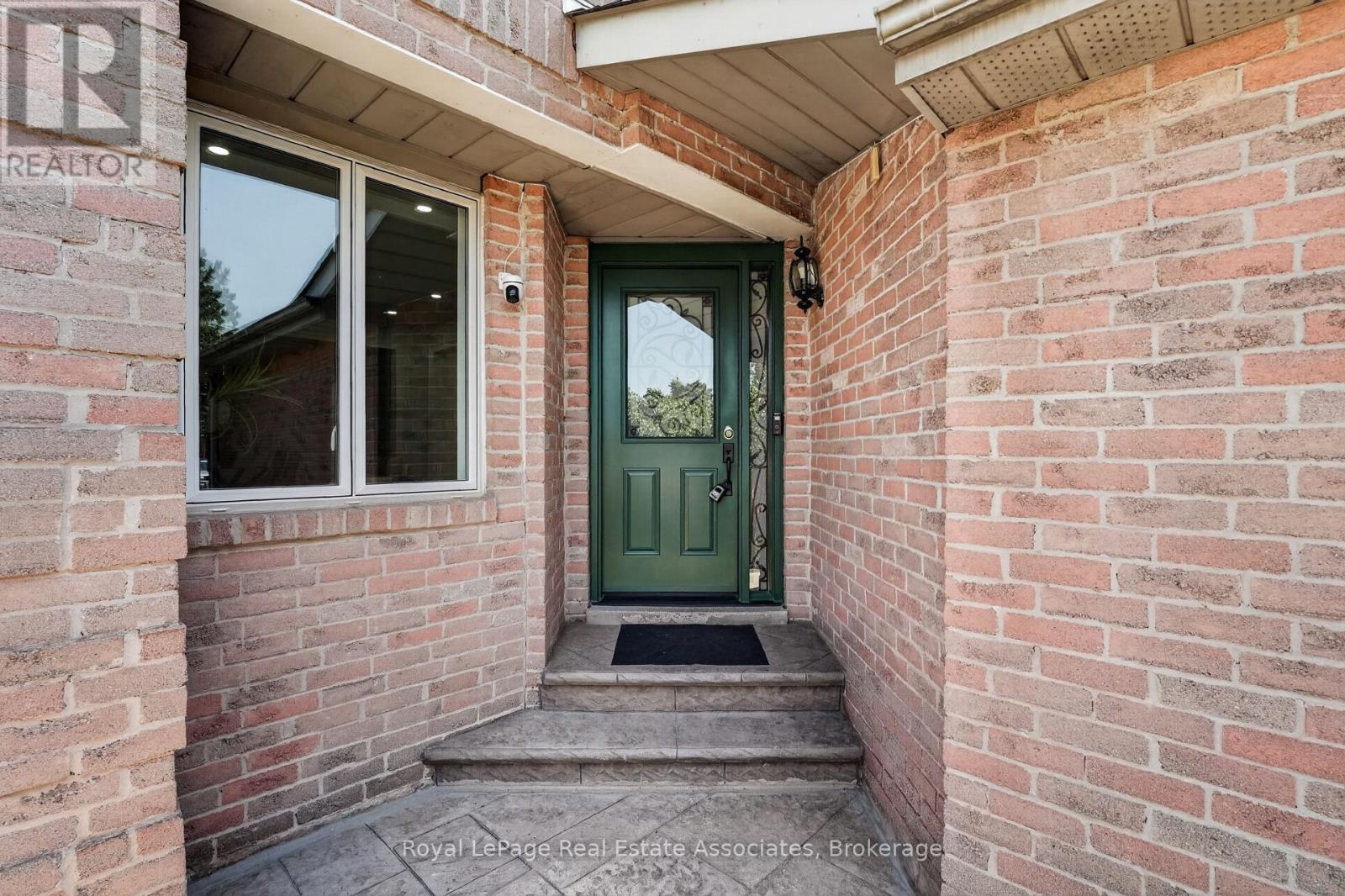 3346 Chartrand Crescent, Mississauga, Ontario  L5L 4C5 - Photo 3 - W13566320