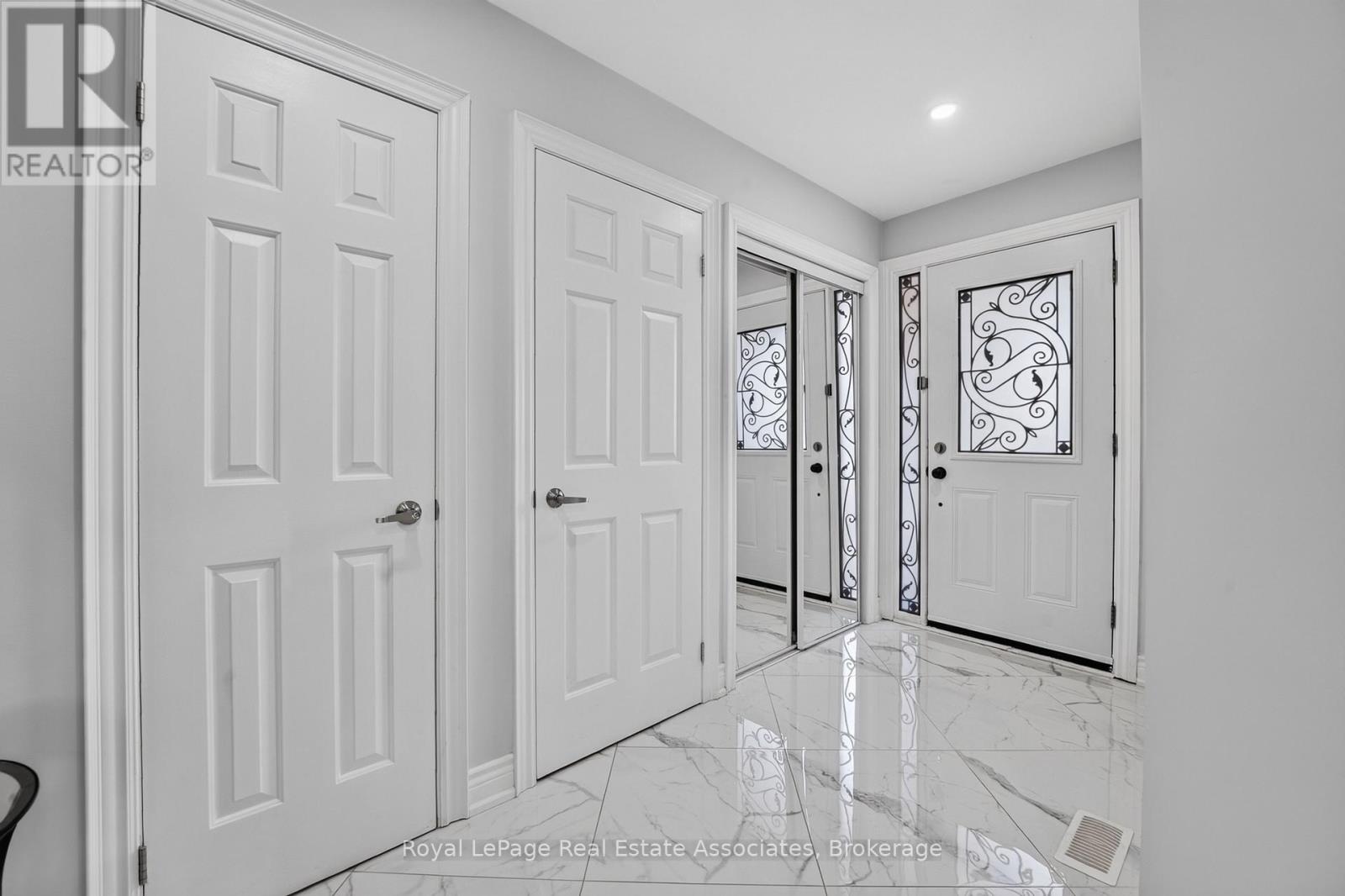 3346 Chartrand Crescent, Mississauga, Ontario  L5L 4C5 - Photo 5 - W13566320