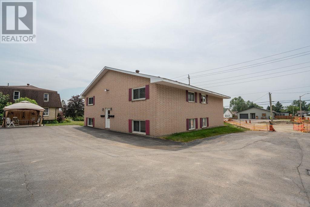 1014 Peoples Rd, Sault Ste. Marie, Ontario  P6C 3W2 - Photo 5 - SM261860