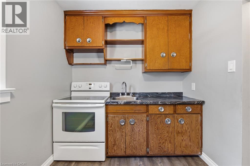 33 Belmont Avenue E, Kitchener, Ontario N2M 4B8 - Photo 10 - 40846874