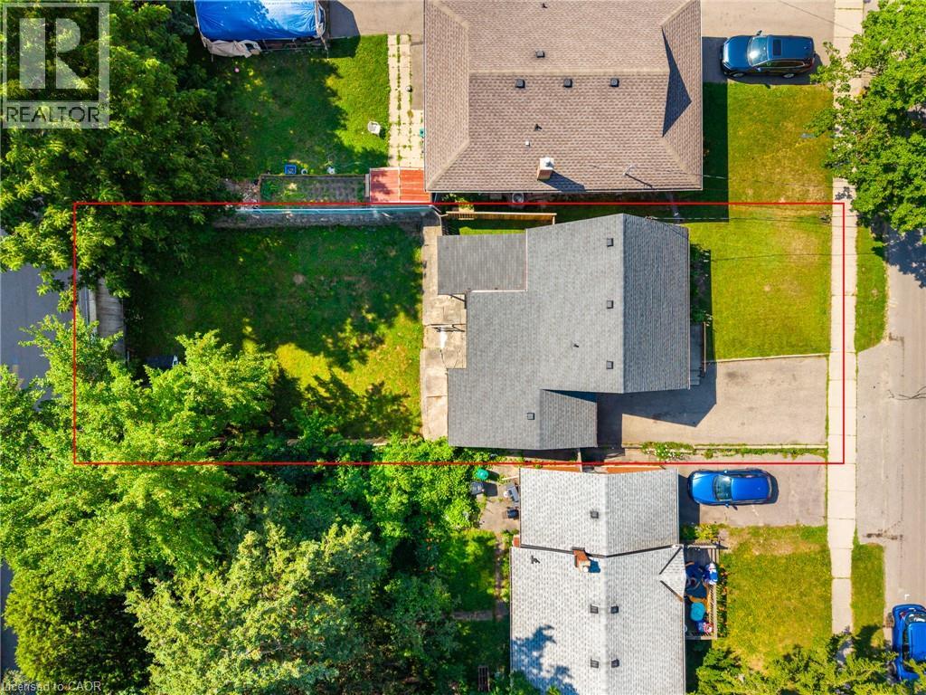 33 Belmont Avenue E, Kitchener, Ontario N2M 4B8 - Photo 2 - 40846874