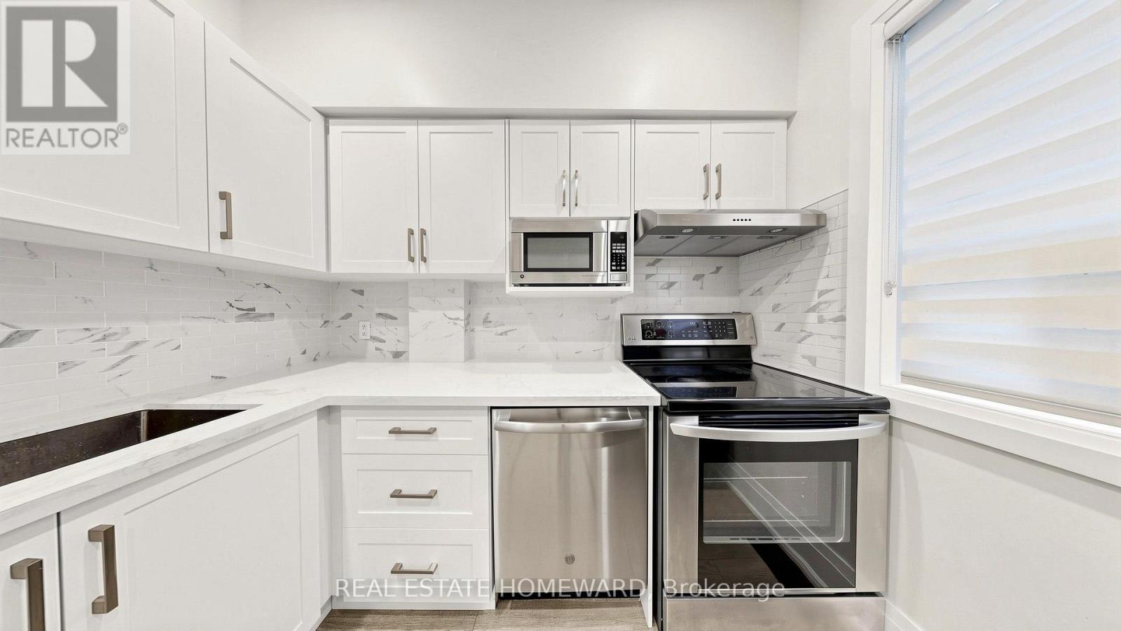 2 - 124 Kendal Avenue, Toronto, Ontario  M5R 1L9 - Photo 3 - C13566464