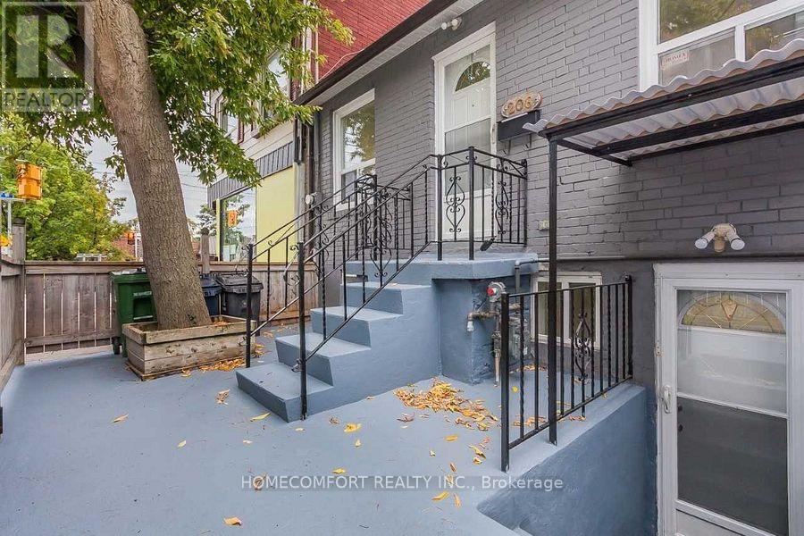 208 Manning Avenue, Toronto, Ontario M6J 2K7 - Photo 2 - C13566486
