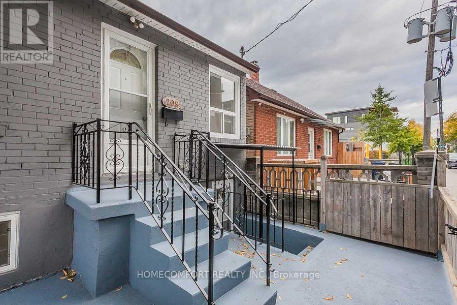 208 Manning Avenue, Toronto, Ontario M6J 2K7 - Photo 3 - C13566486