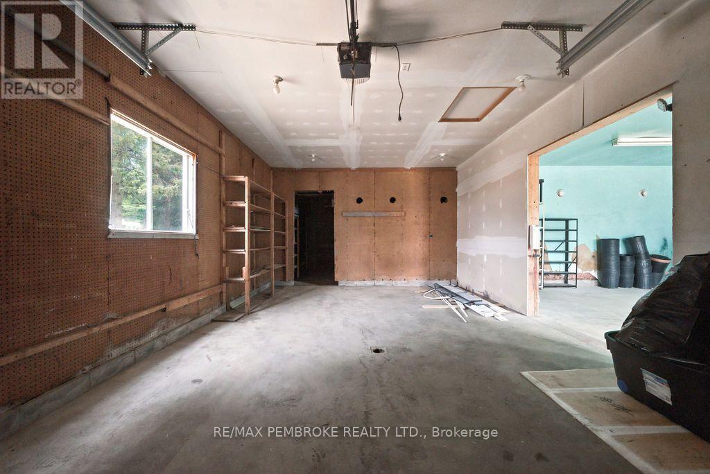 32560 Highway Highway, Laurentian Hills, Ontario  K0J 1P0 - Photo 45 - X13549334