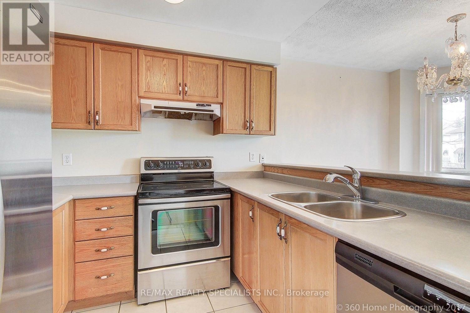 97 Piperbrook Crescent, Toronto, Ontario  M1E 5H1 - Photo 4 - E13566444