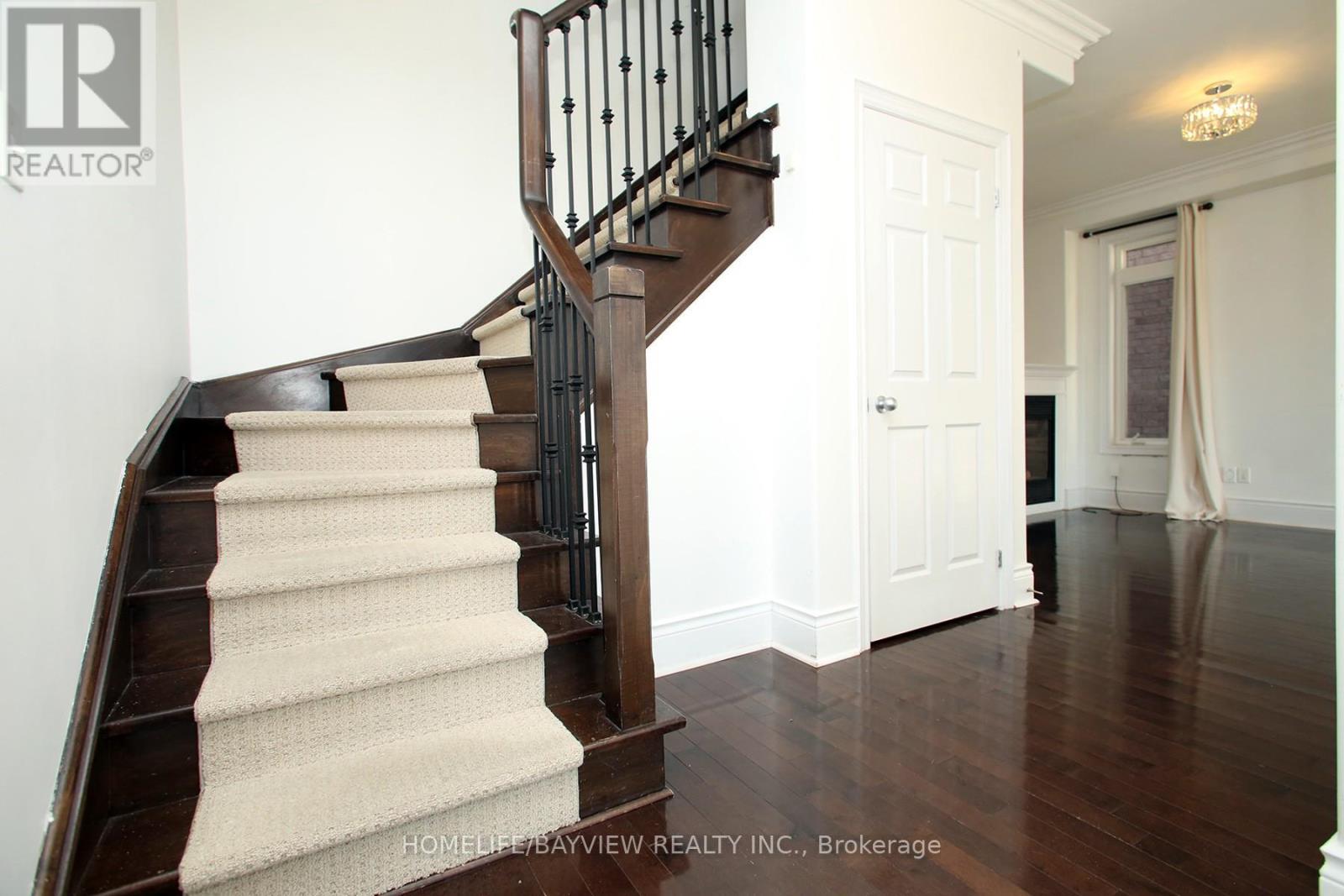 572 Country Glen Road, Markham, Ontario L6B 1E8 - Photo 2 - N13566398