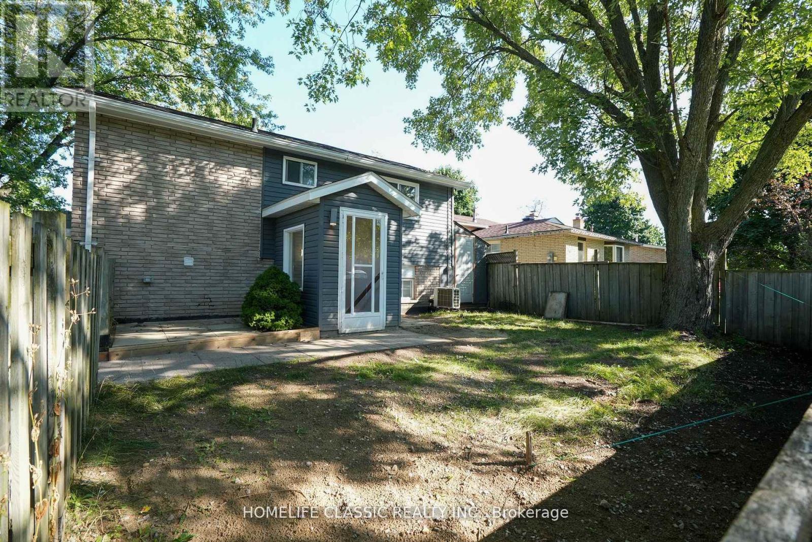 100 CHAUCER CRESCENT, Barrie (Letitia Heights)