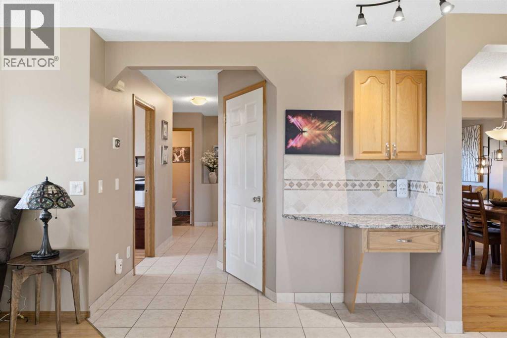 12 Edgeridge Green Nw, Calgary, Alberta  T3A 6A9 - Photo 17 - A2327402