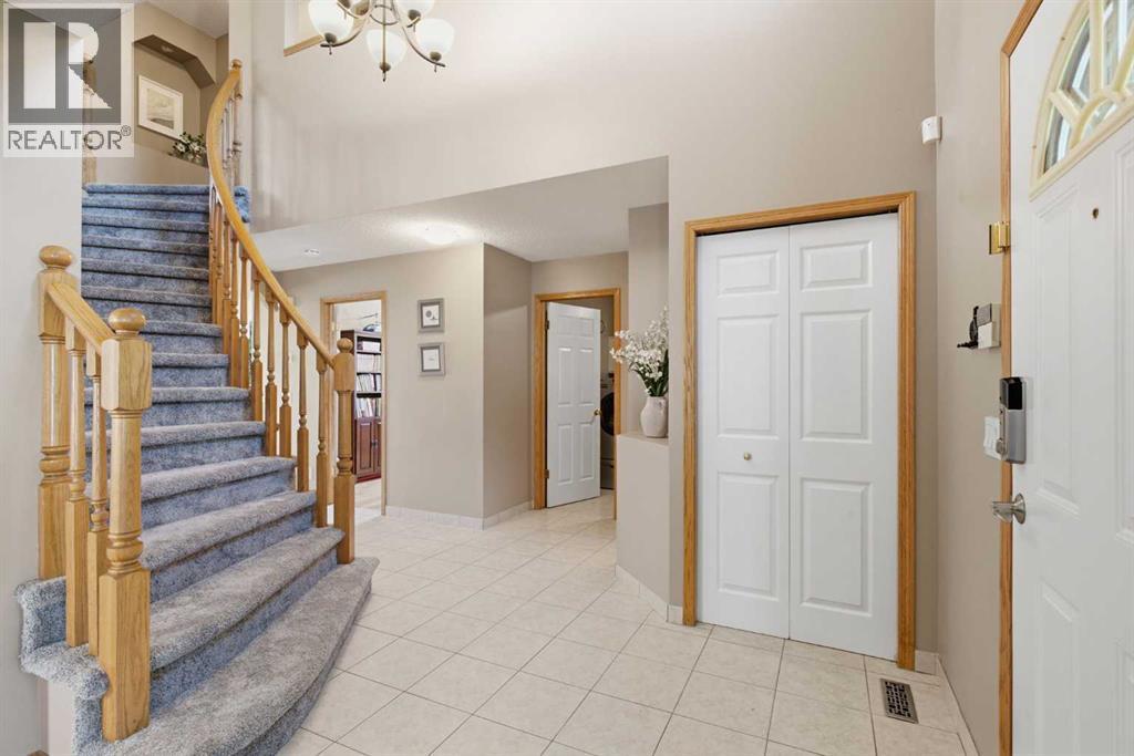 12 Edgeridge Green Nw, Calgary, Alberta  T3A 6A9 - Photo 4 - A2327402