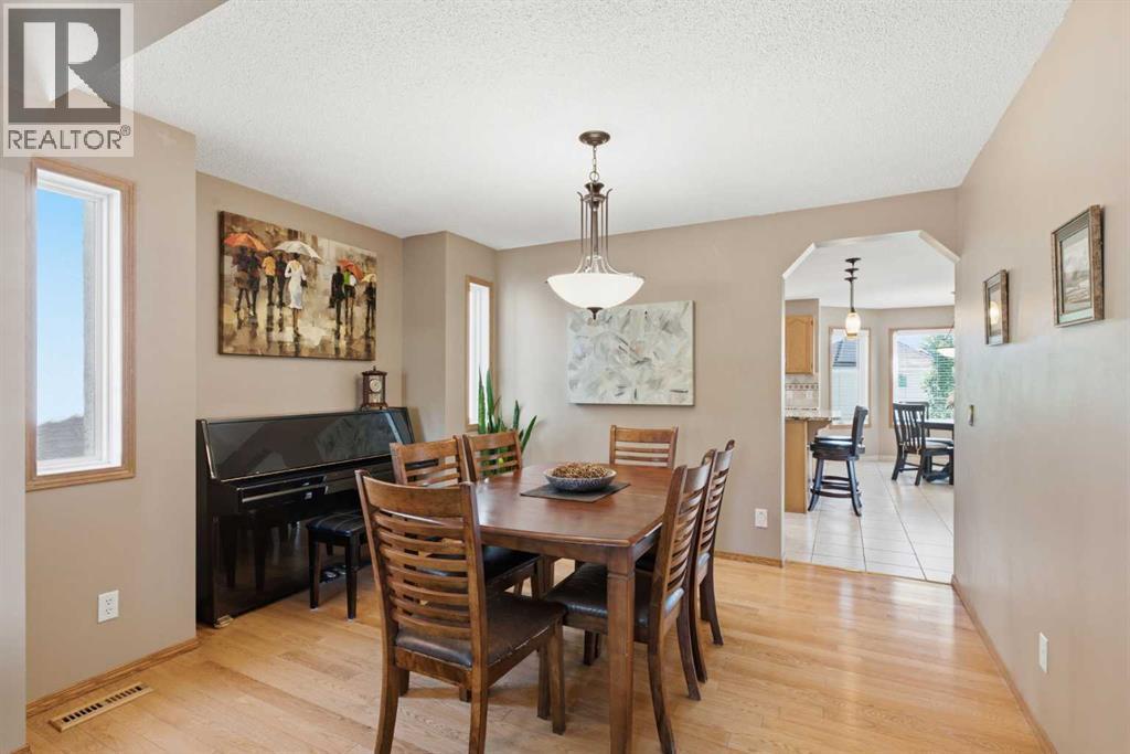 12 Edgeridge Green Nw, Calgary, Alberta  T3A 6A9 - Photo 7 - A2327402