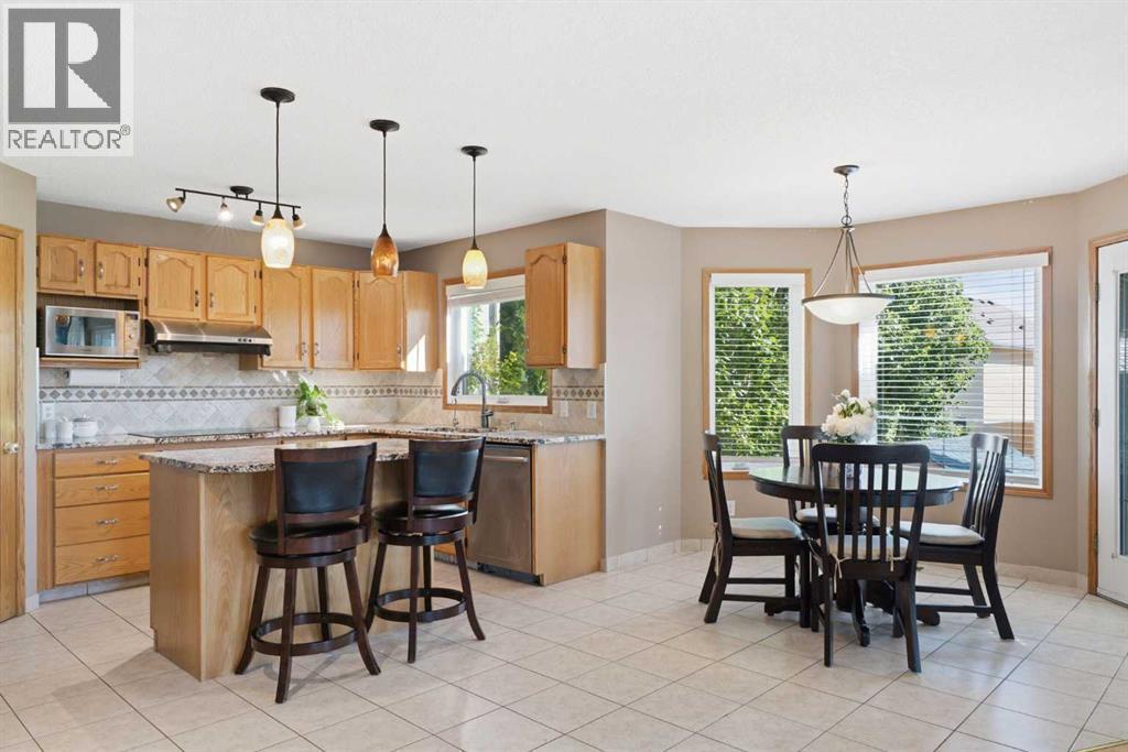 12 Edgeridge Green Nw, Calgary, Alberta  T3A 6A9 - Photo 9 - A2327402