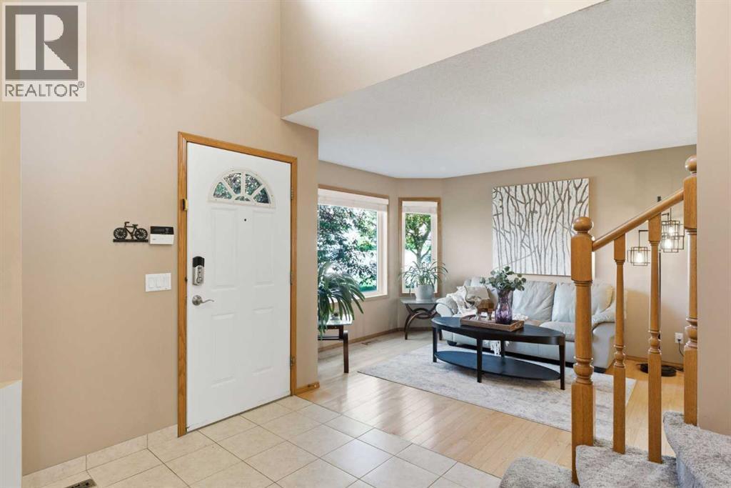12 Edgeridge Green Nw, Calgary, Alberta  T3A 6A9 - Photo 5 - A2327402