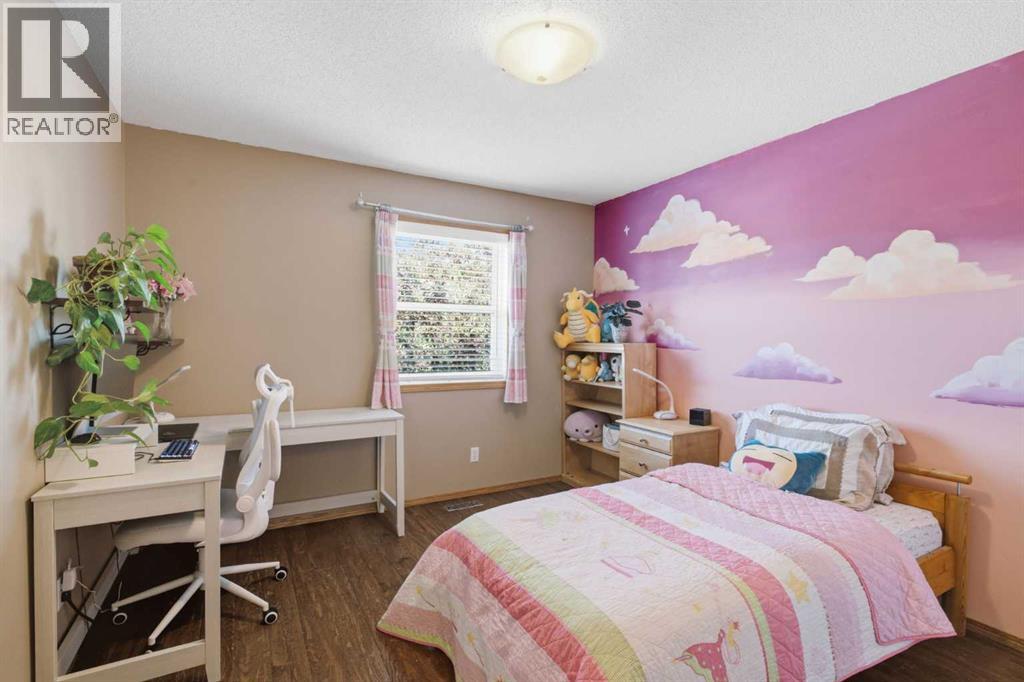 12 Edgeridge Green Nw, Calgary, Alberta  T3A 6A9 - Photo 23 - A2327402
