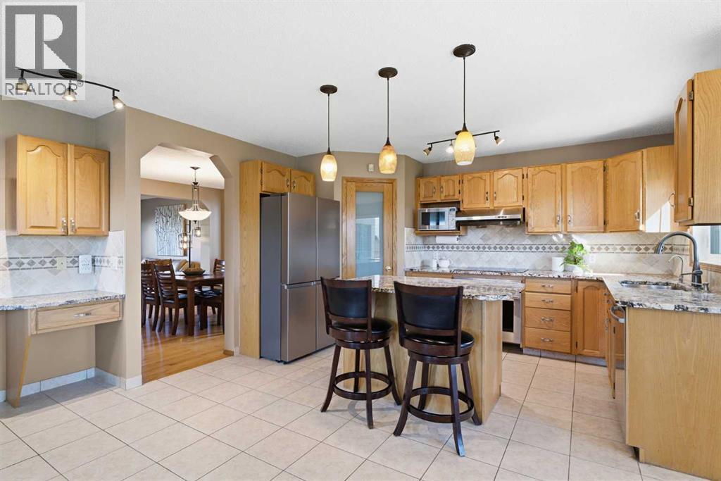 12 Edgeridge Green Nw, Calgary, Alberta  T3A 6A9 - Photo 10 - A2327402