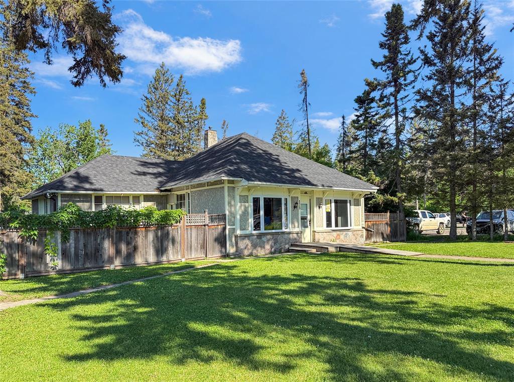 123 Wasagaming Drive, Clear Lake, Manitoba  R0J 1N0 - Photo 2 - 202616670