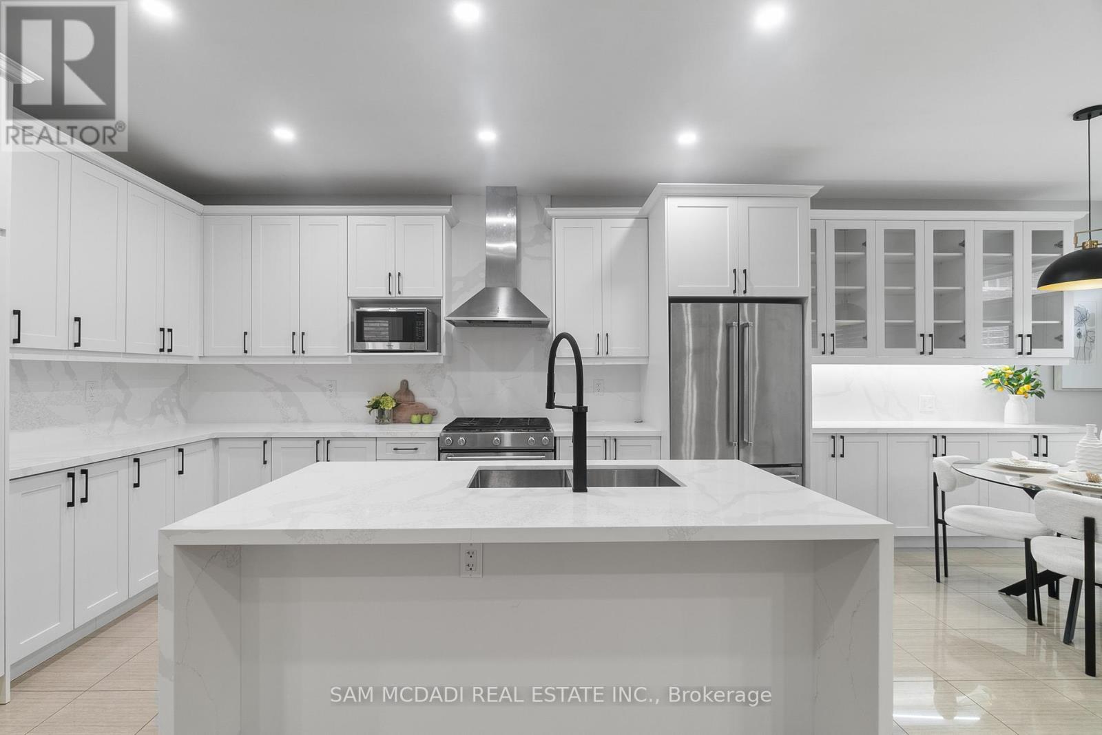 573 Settlers Road W, Oakville, Ontario  L6M 1N7 - Photo 3 - W13566326