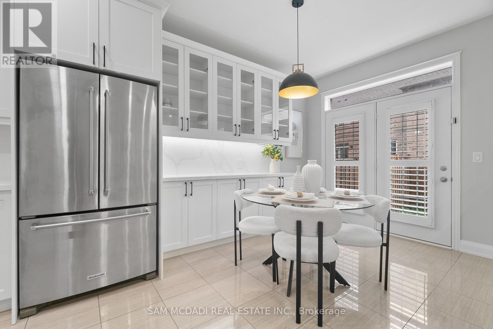 573 Settlers Road W, Oakville, Ontario  L6M 1N7 - Photo 4 - W13566326