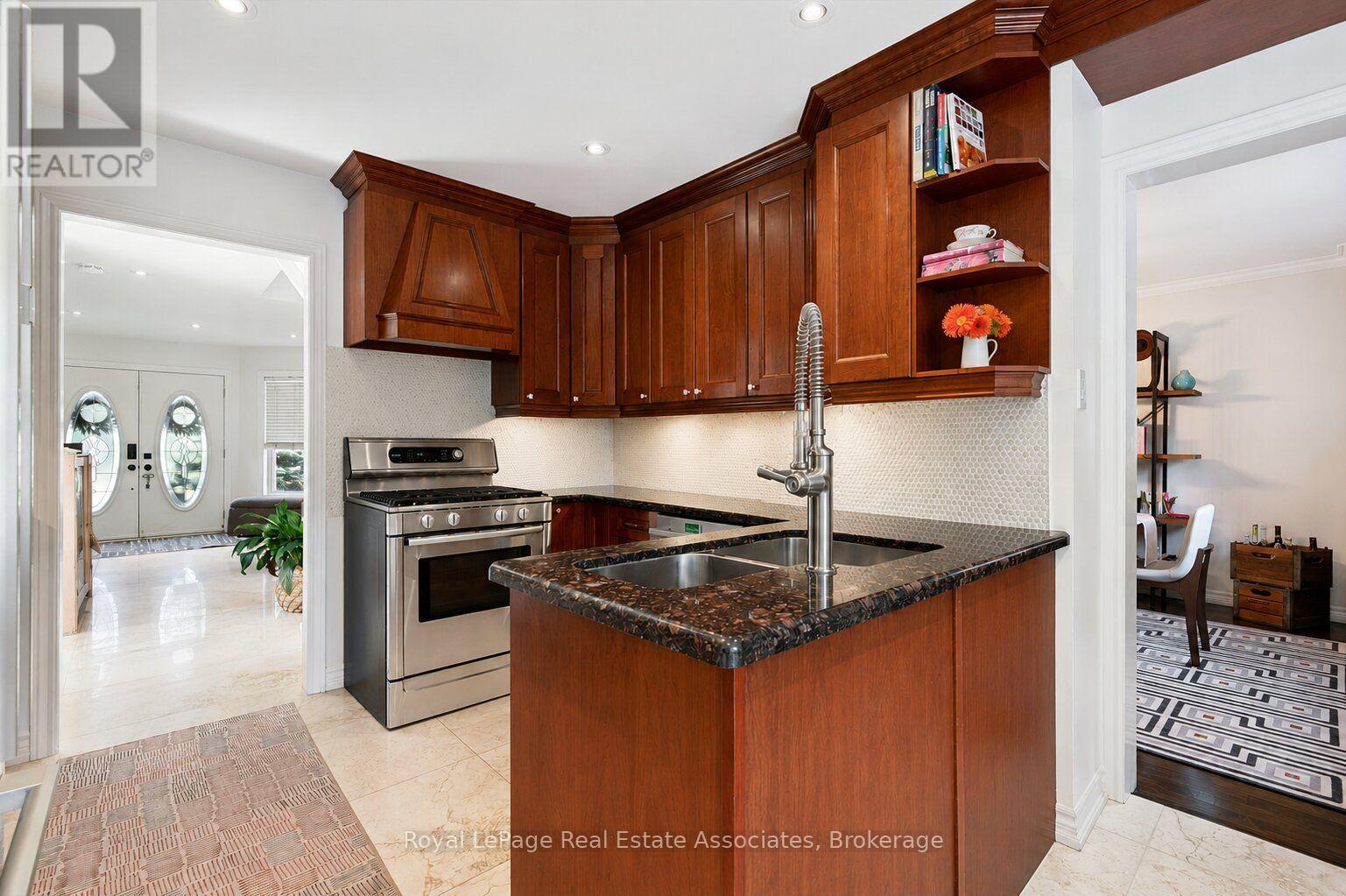3344 Trelawny Circle, Mississauga, Ontario  L5N 6N5 - Photo 11 - W13566354