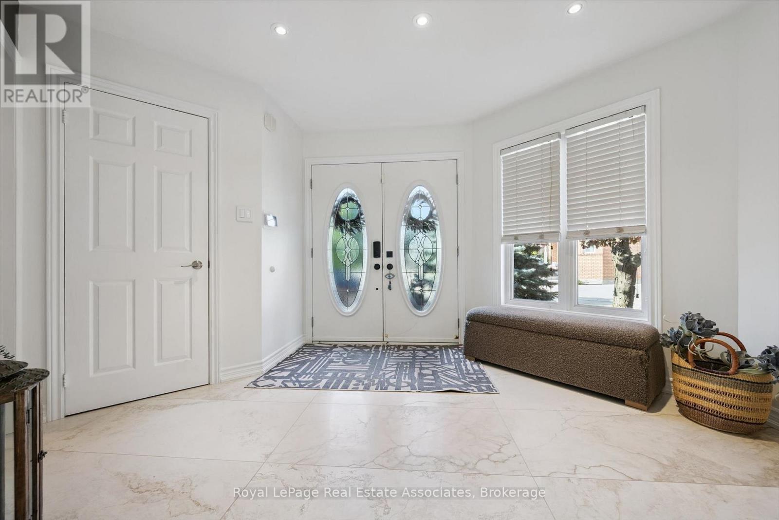 3344 Trelawny Circle, Mississauga, Ontario  L5N 6N5 - Photo 3 - W13566354