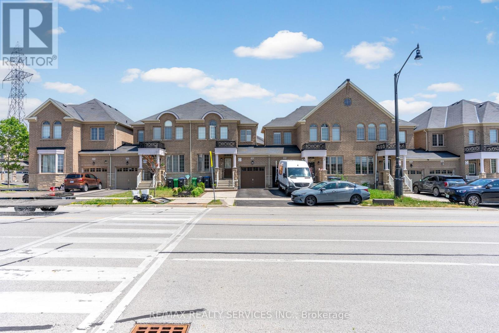 109 Bonnie Braes Drive N, Brampton, Ontario  L6Y 0Z5 - Photo 2 - W13566364