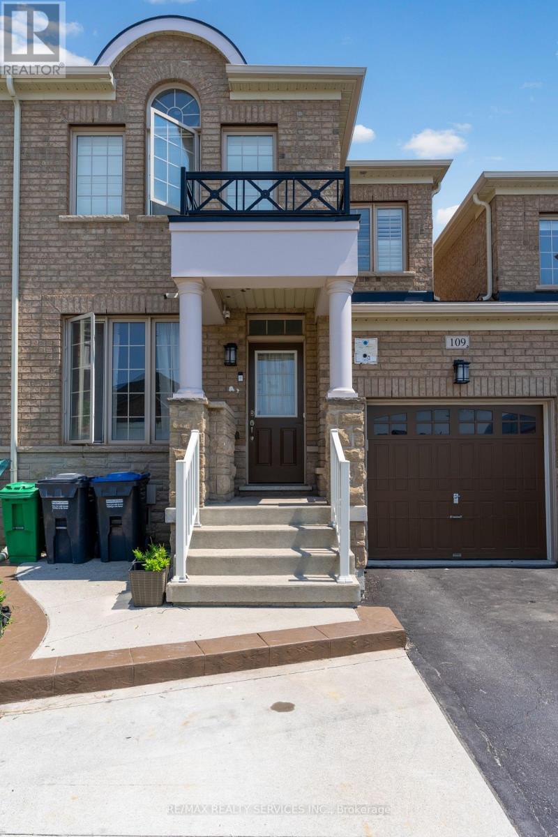 109 Bonnie Braes Drive N, Brampton, Ontario  L6Y 0Z5 - Photo 4 - W13566364